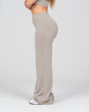 Softline | The Straight Legging - VENOVA